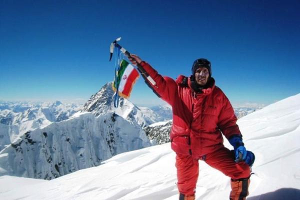 فتح قله اورست به وسیله یک ایرانی، بدون کپسول اکسیژن