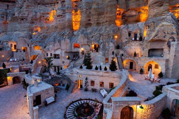 تور ترکیه: یوناک اولری؛ هتلی در دل صخره های ترکیه