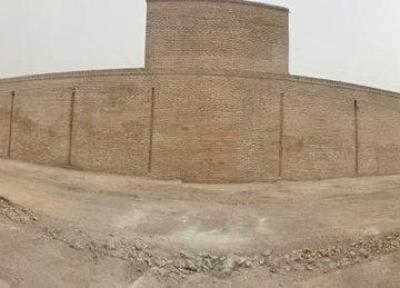 بازسازی خانه: سرانجام فاز نخست بازسازی بدنه دیوار غربی کاروانسرای شاه عباسی سمنان
